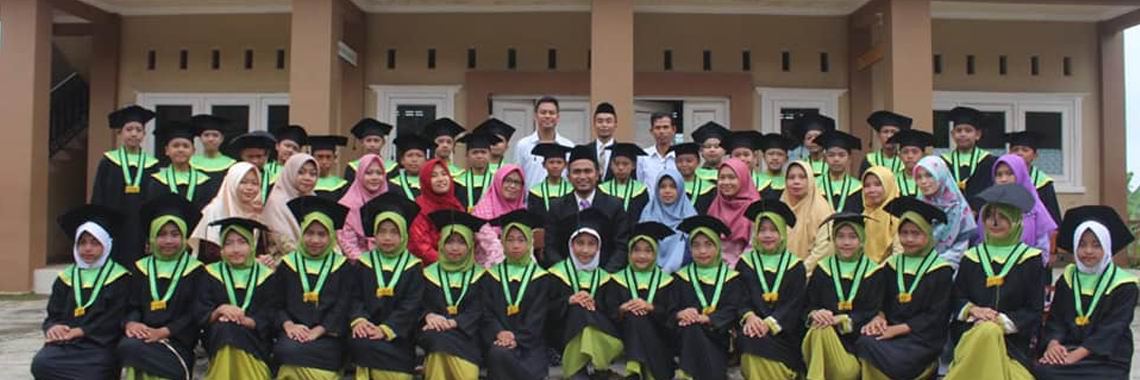 wisuda-mi-al-mahdy